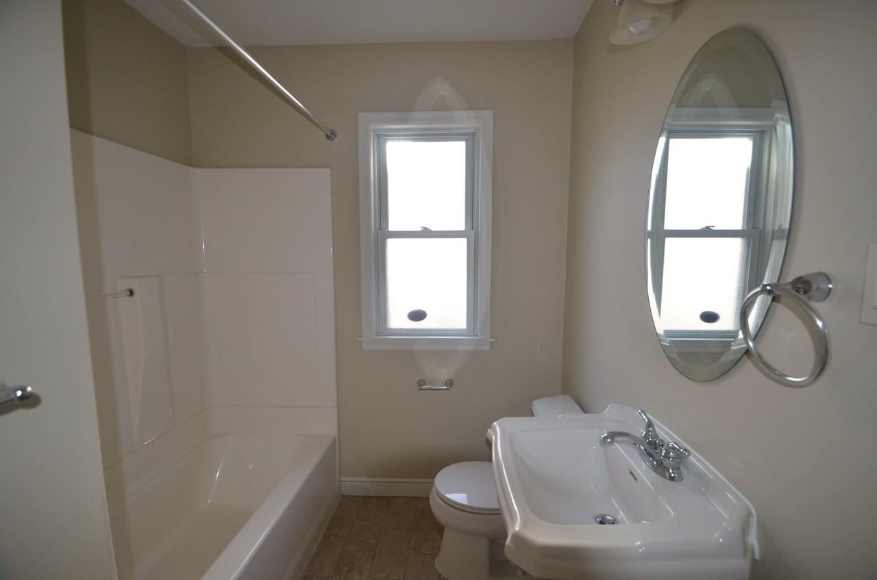 1577 Arlington Ave E - Photo 3 of 5