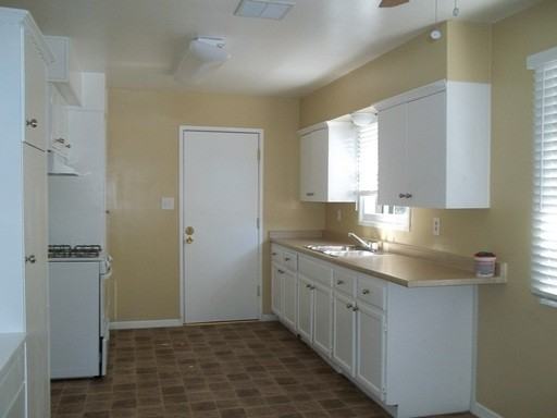 1230 Laurelwood Dr - Photo 3 of 7