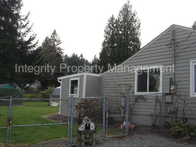 4622 59th St E - Photo 3 of 14