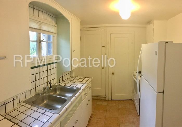 643 W Bonneville St - Photo 3 of 10