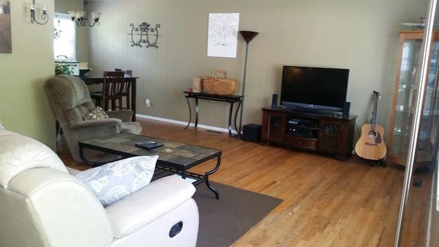 327 Lancaster Dr - Photo 3 of 13