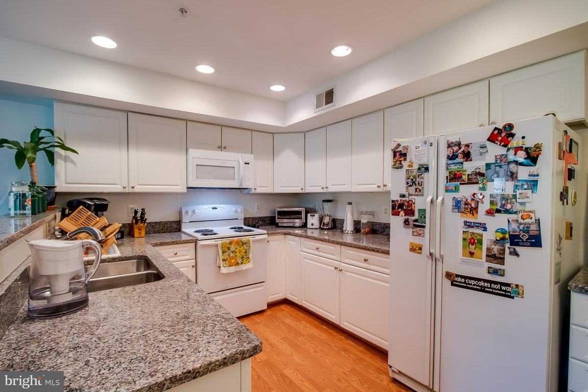 452 Overlook Dr - Photo 3 of 23