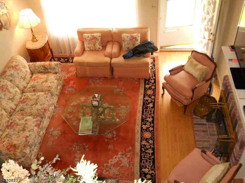 25-3 Tamaron Dr - Photo 2 of 18