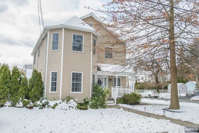 140 6th St - Photo 2 of 25