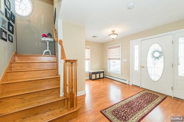 140 6th St - Photo 3 of 25