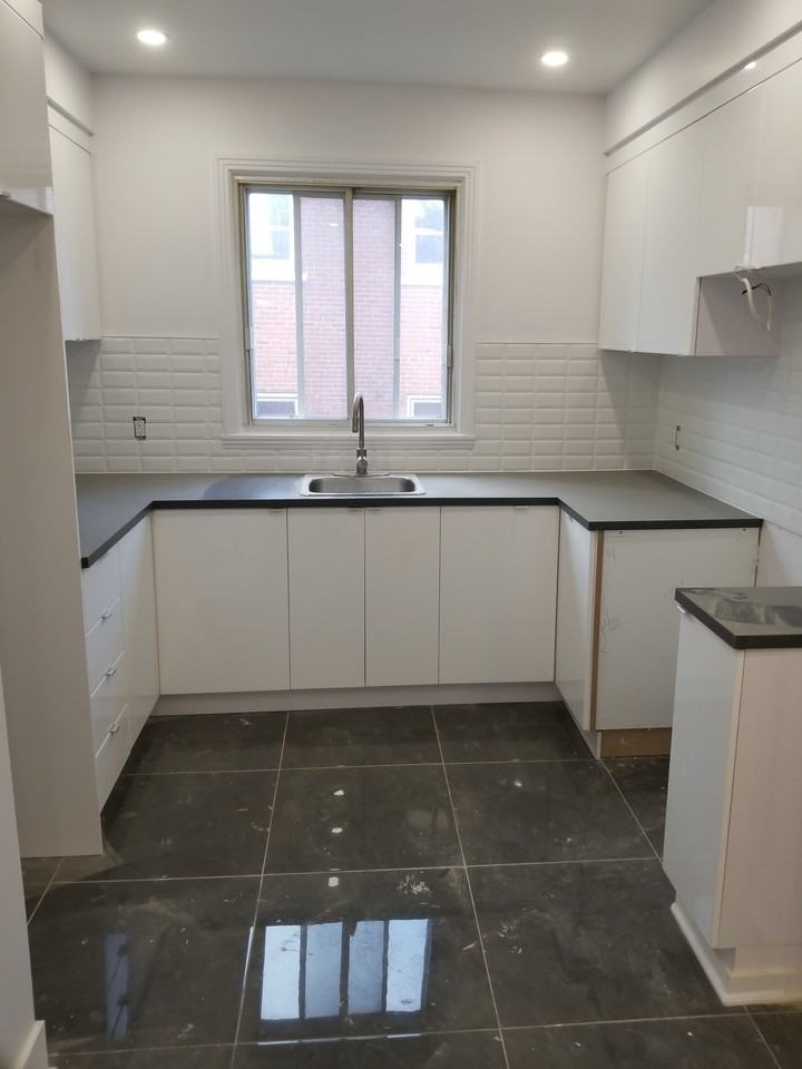 2750 Avenue Van Horne - Photo 2 of 18