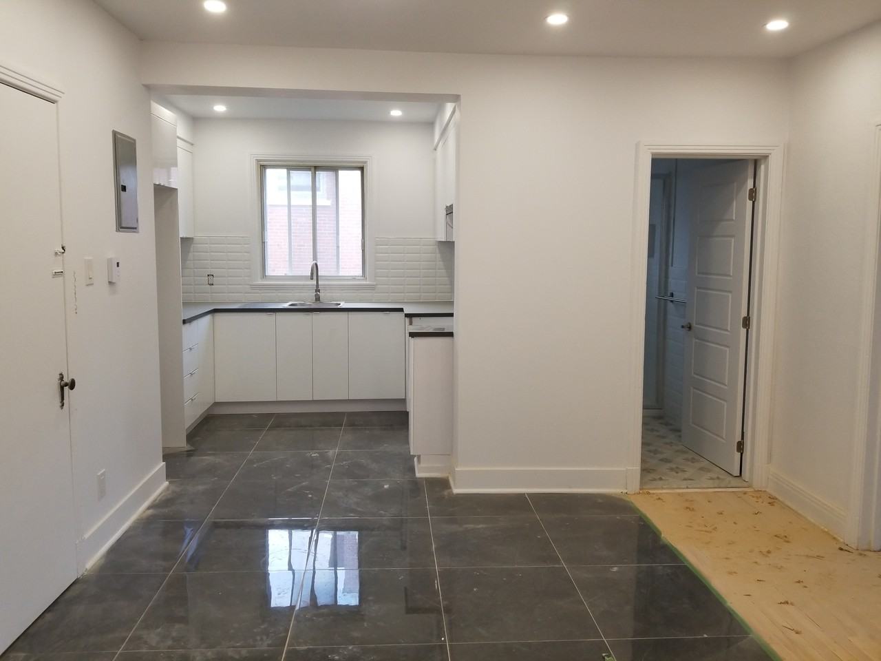 2750 Avenue Van Horne - Photo 3 of 18