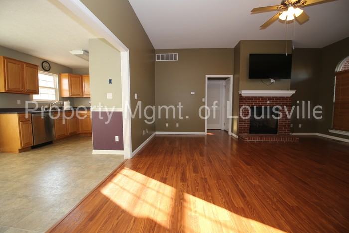 1150 Summit Dr - Photo 3 of 16