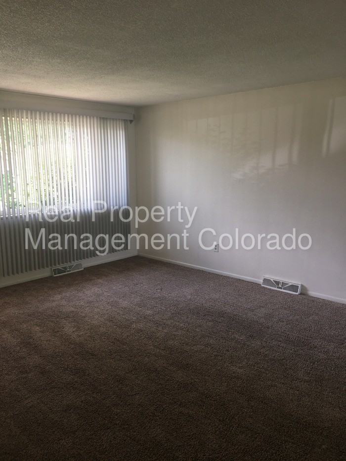 1405 E 16th St #A - Photo 3 of 10