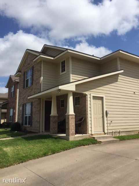 2923 McLaren Dr - Photo 3 of 9