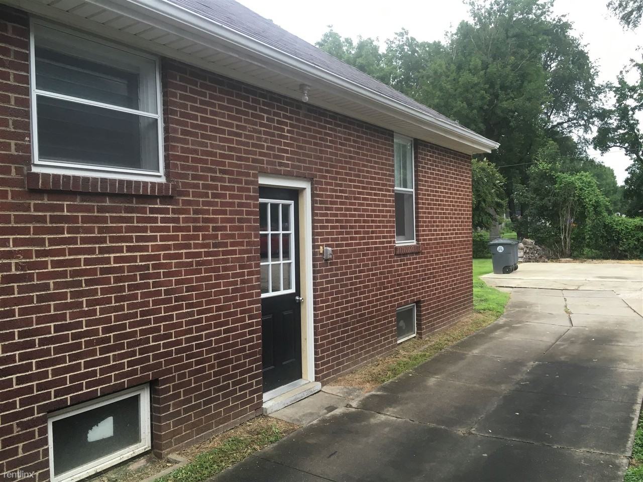 2110 E Walnut St - Photo 2 of 12