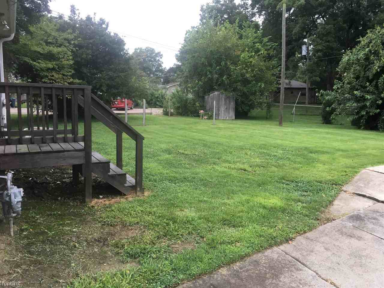 2110 E Walnut St - Photo 3 of 12