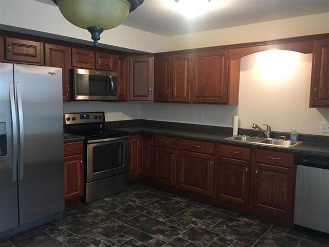 32 Forest Glenn Dr - Photo 2 of 6