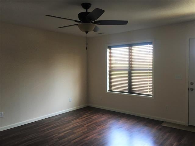 32 Forest Glenn Dr - Photo 3 of 6