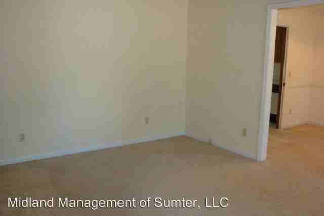 1115 Twin Lakes Dr - Photo 2 of 10