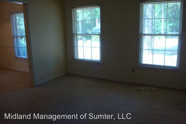 1115 Twin Lakes Dr - Photo 3 of 10