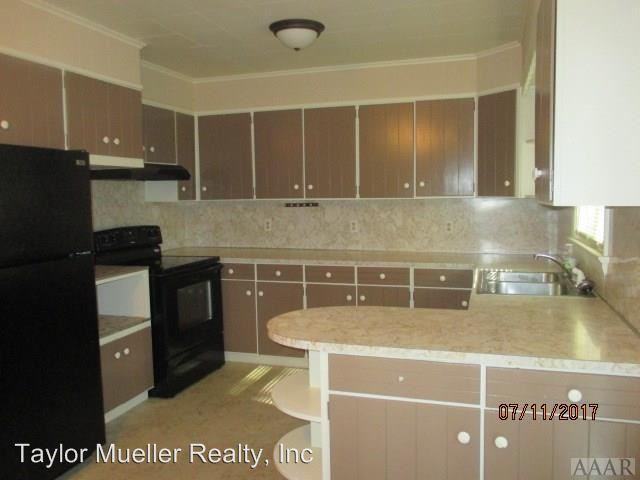1716 Crescent Dr - Photo 3 of 11