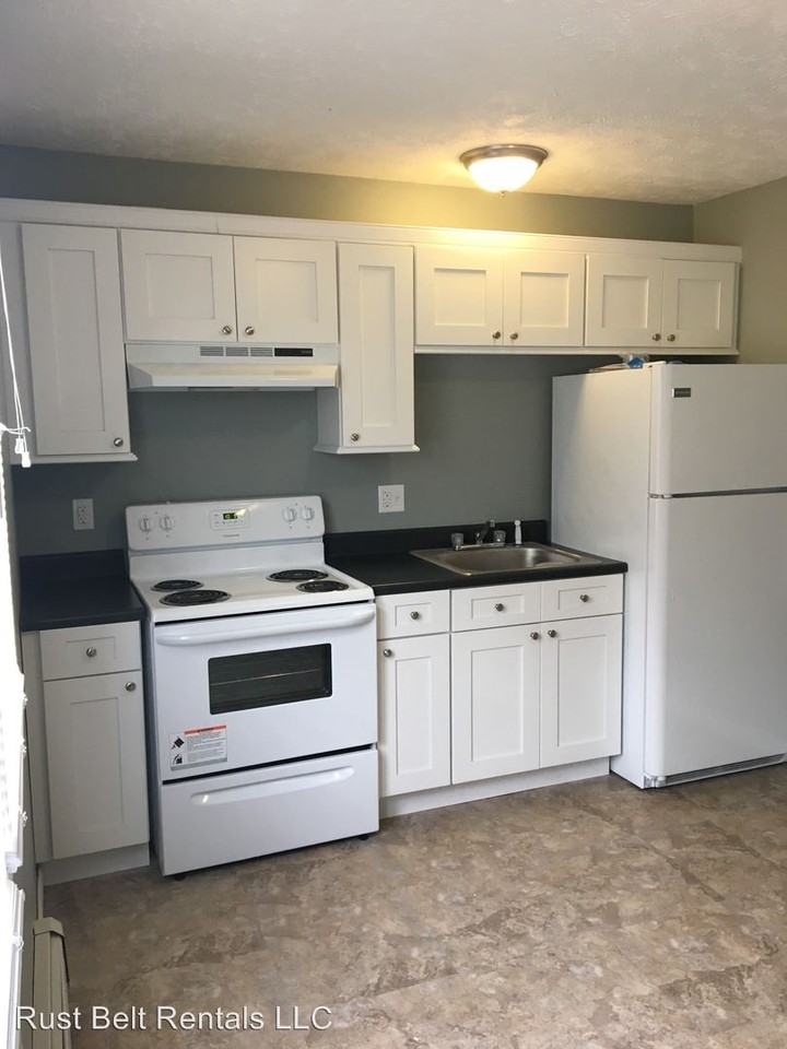 875 Cook Avenue - Photo 3 of 6