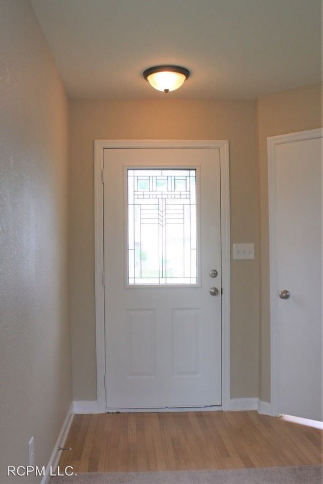 213 Farmington Dr - Photo 3 of 12