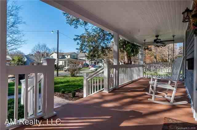 2433 Laburnum Ave - Photo 2 of 19