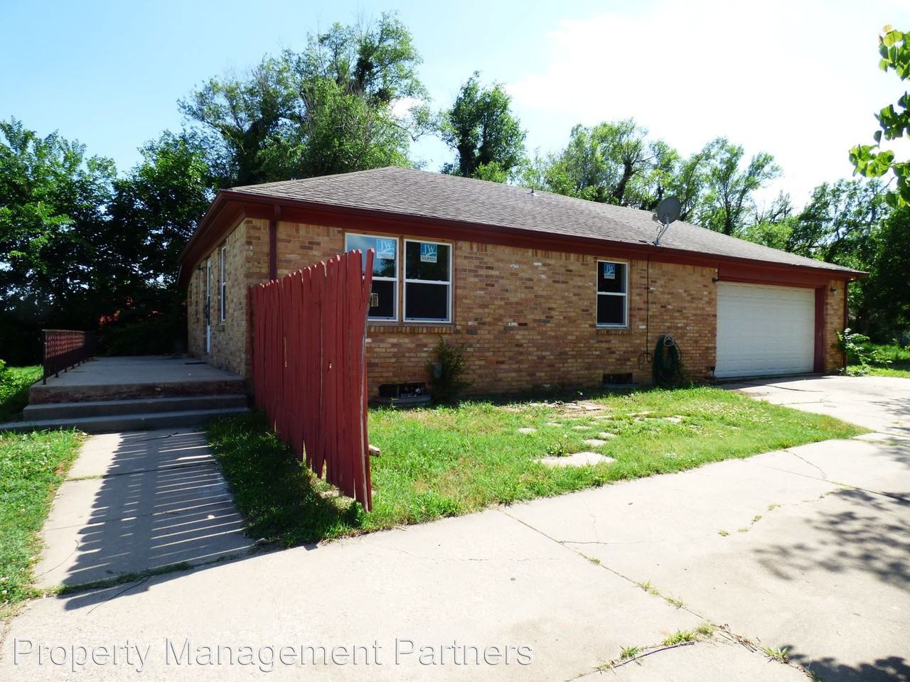 1115 N Andover Rd - Photo 2 of 9