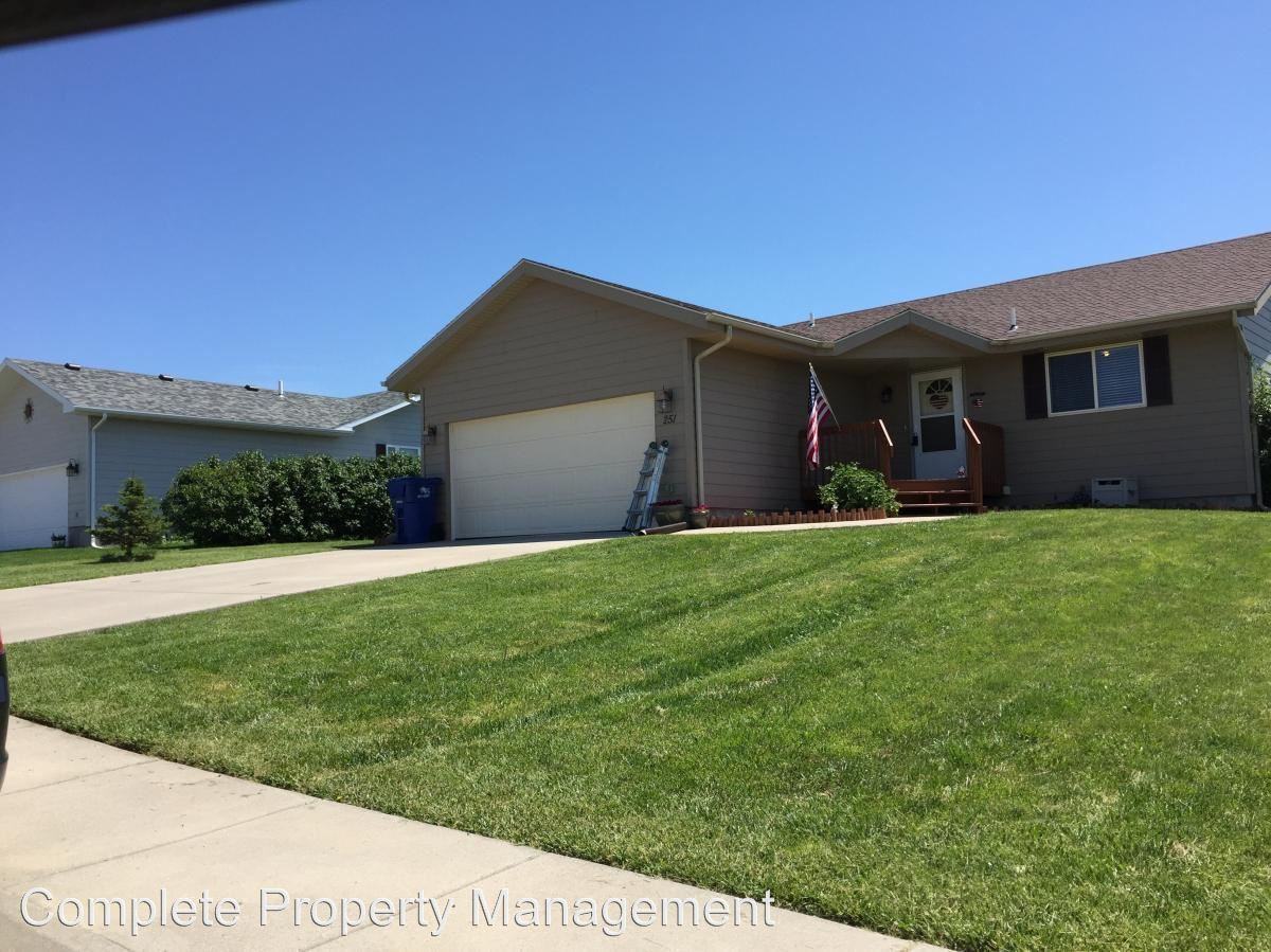 251 Grandeur Ln