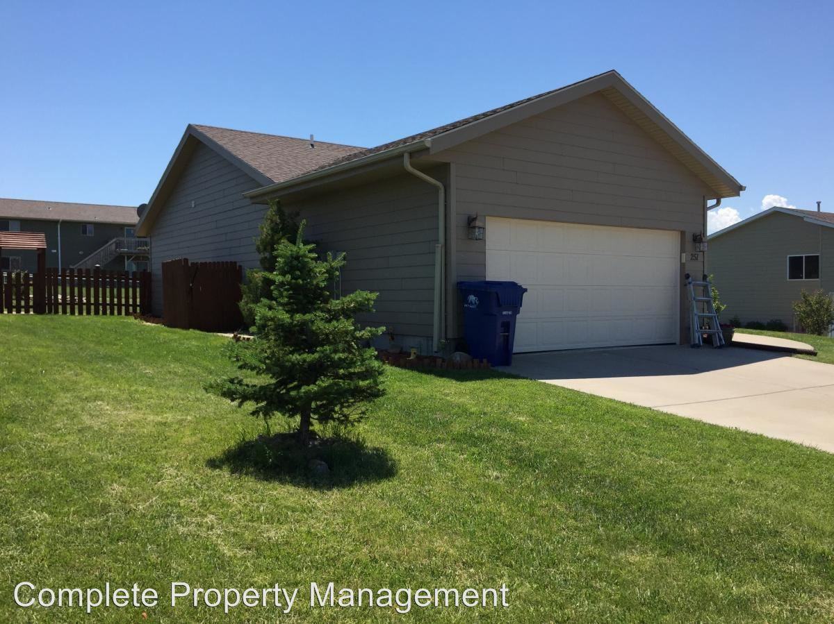 251 Grandeur Ln - Photo 2 of 12