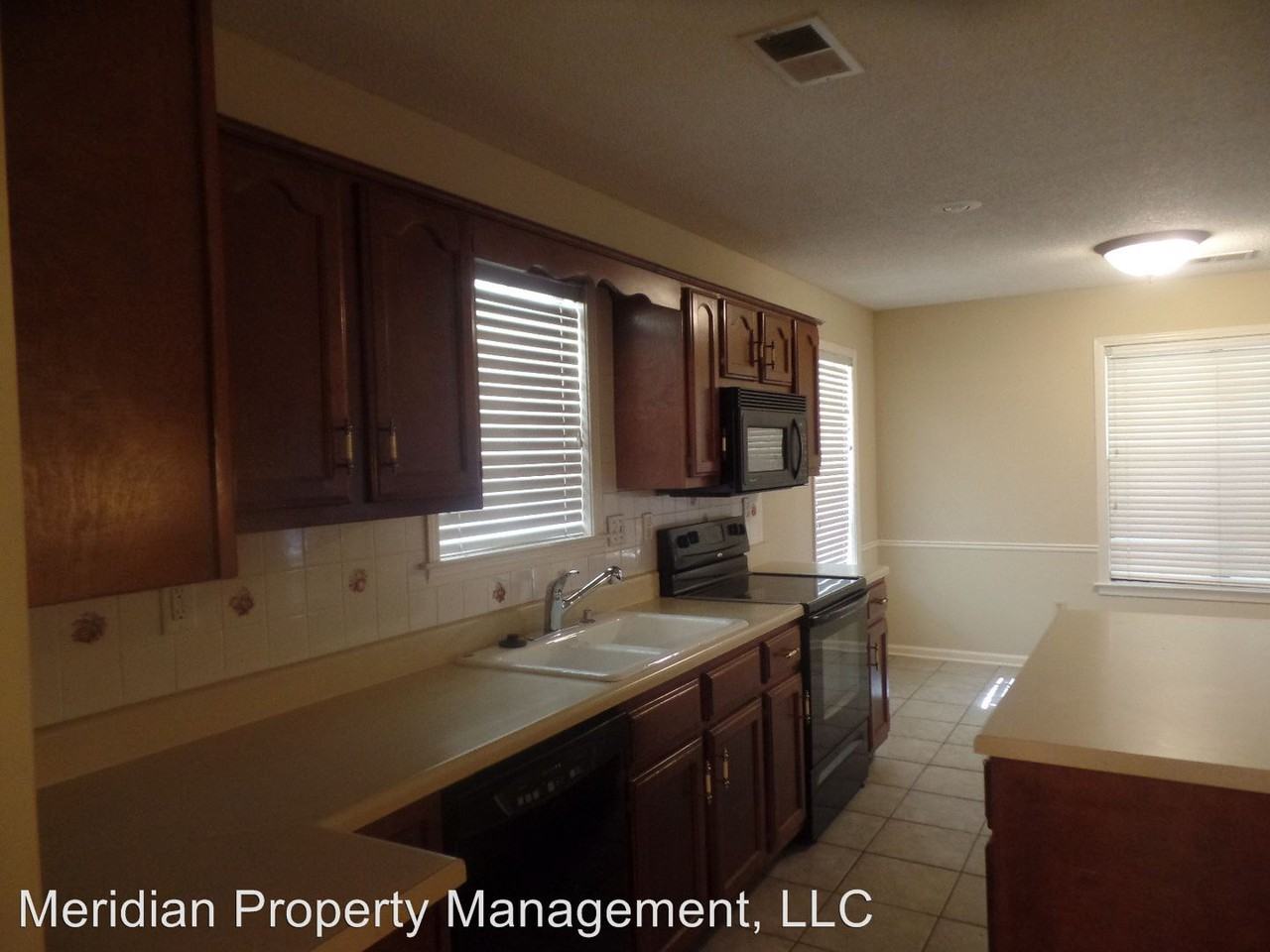 3683 Oak Walk Cove - Photo 3 of 10