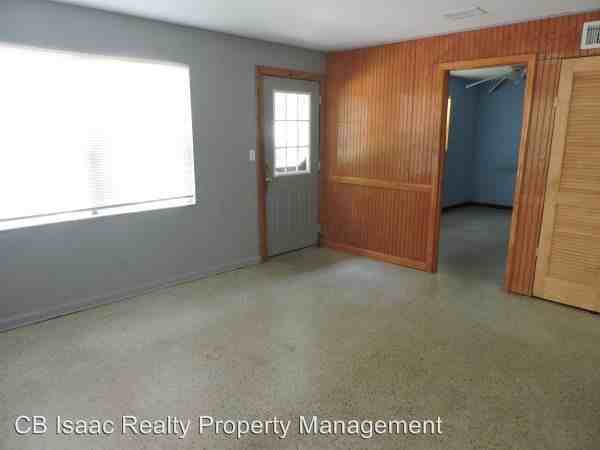 468 SE 18th St - Photo 2 of 11