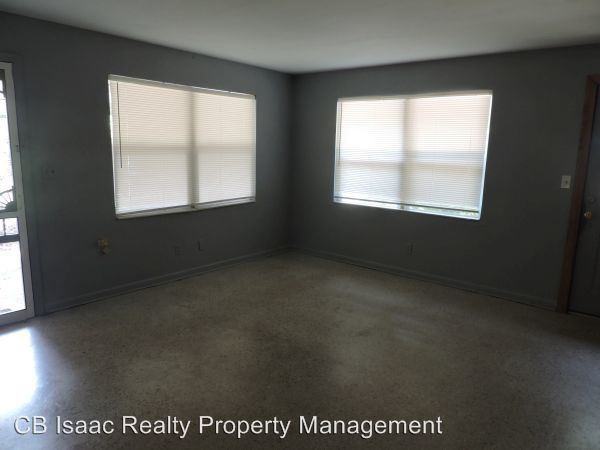 468 SE 18th St - Photo 3 of 11