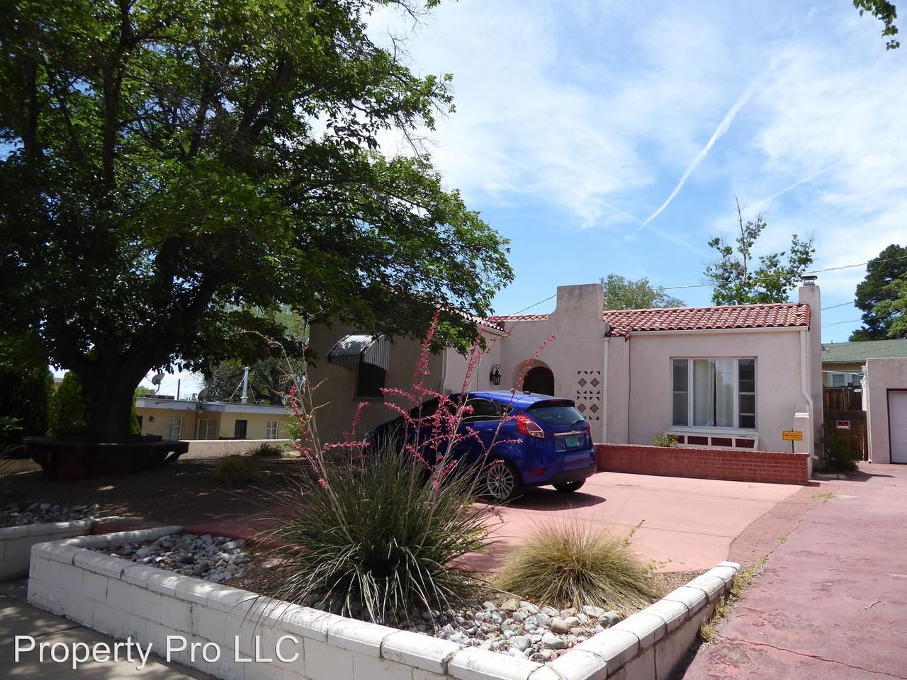 415 Sycamore St NE - Photo 2 of 3