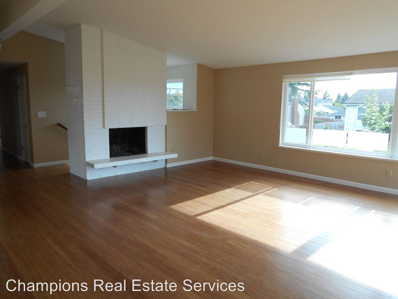 712 6th Ave N - Photo 3 of 18