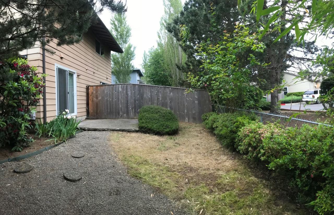 210 SW Wallula Ave - Photo 2 of 11