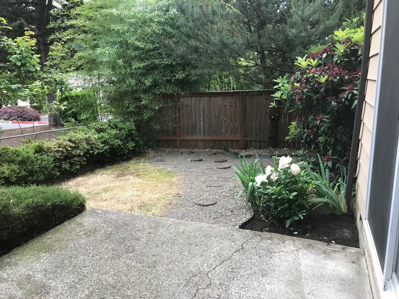 210 SW Wallula Ave - Photo 3 of 11