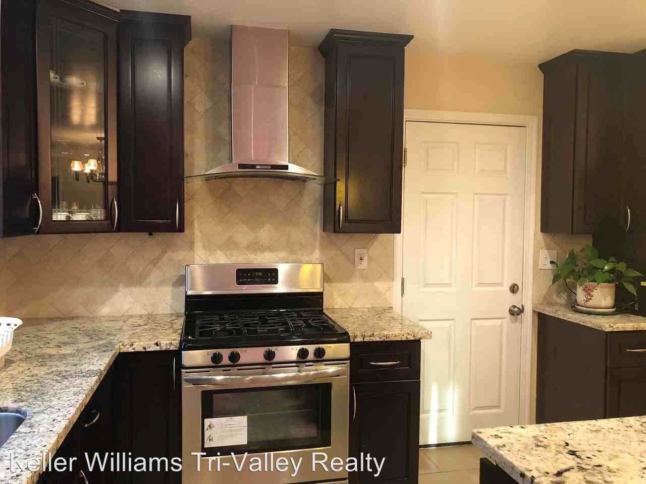 5249 Waller Ave - Photo 3 of 11