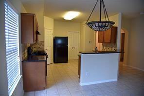 32331 Summer Park Ln - Photo 3 of 19