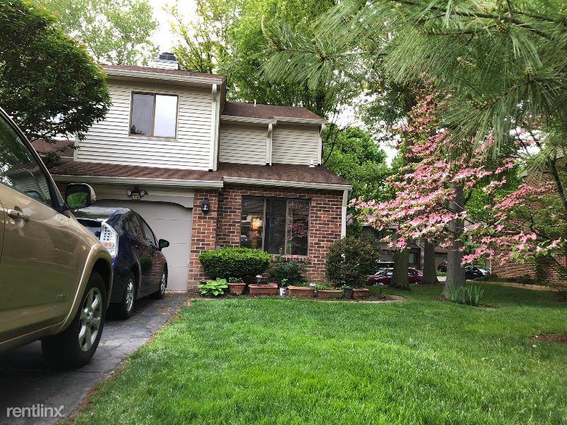 504 Hanover Ct - Photo 2 of 21