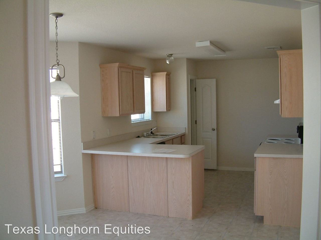 713 Oak Park Dr - Photo 2 of 4