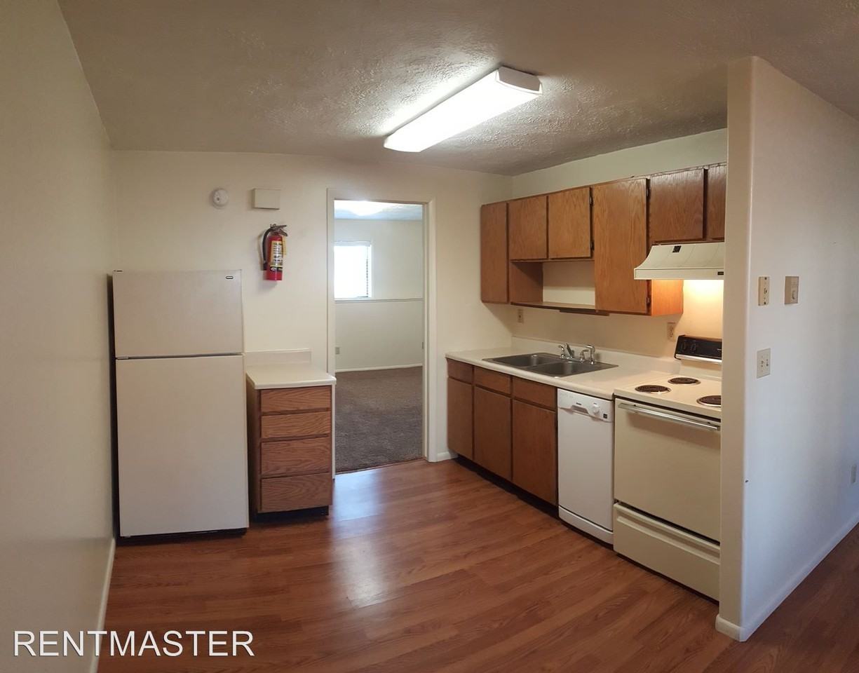 234  W 1st S - Photo 3 of 5