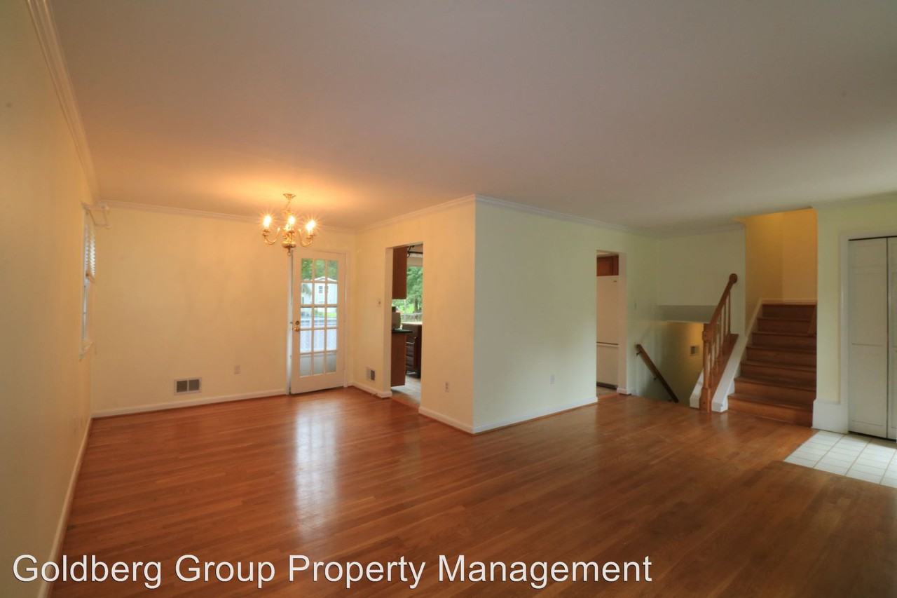 9705 Nassau Ln - Photo 3 of 22