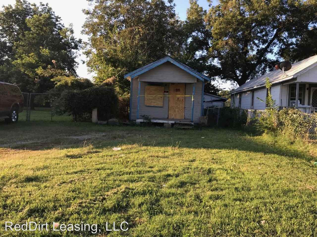 2428 SW 28th St - Photo 3 of 3