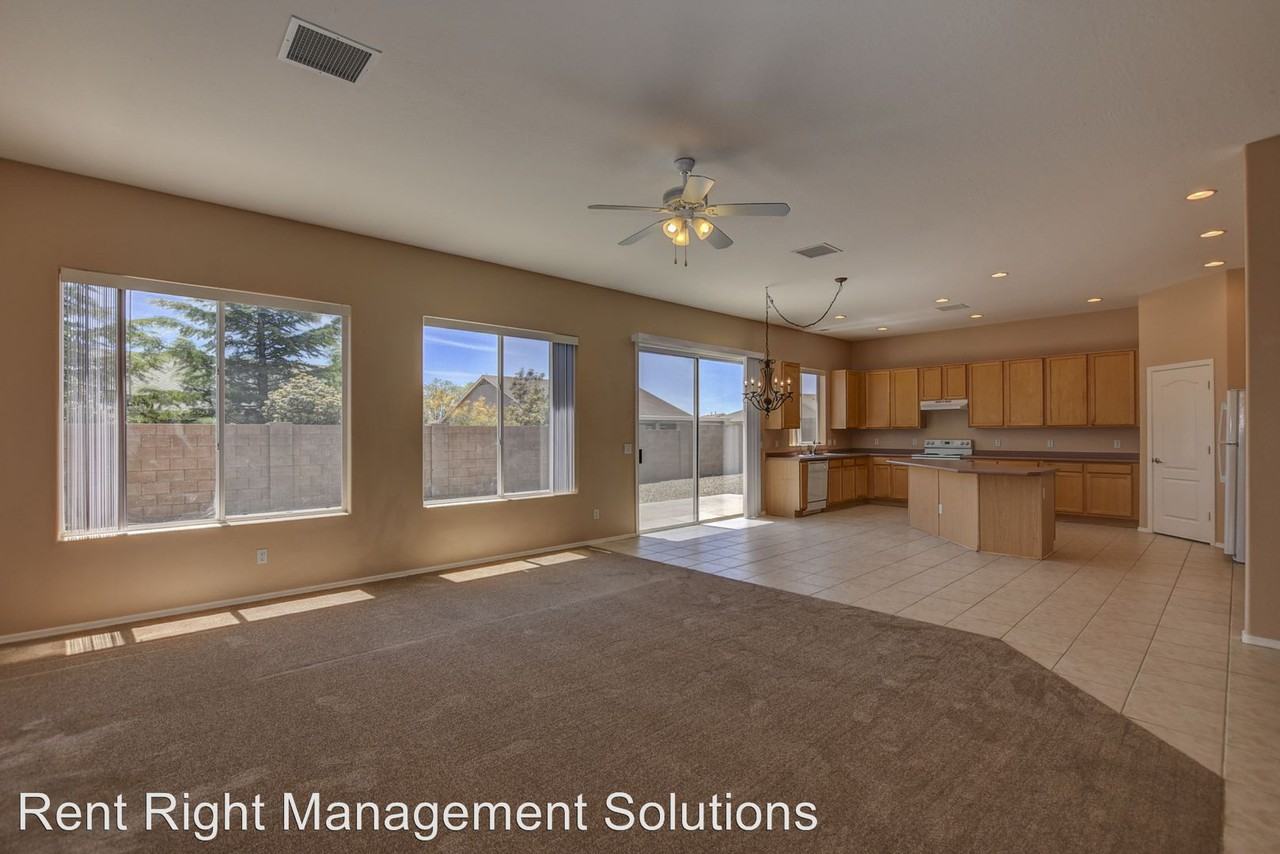 7653 Shimmer Ln - Photo 3 of 42