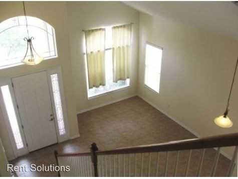 4545 Rolling Green Dr - Photo 2 of 10