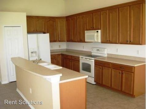 4545 Rolling Green Dr - Photo 3 of 10