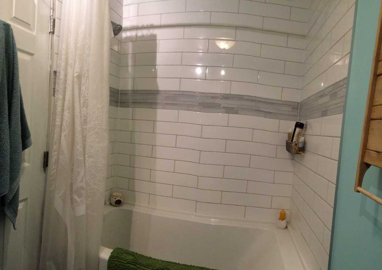 878 Queensland Dr SE - Photo 2 of 8