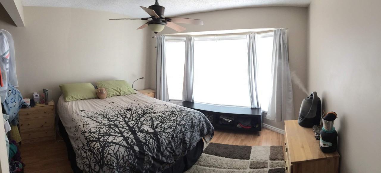 878 Queensland Dr SE - Photo 3 of 8