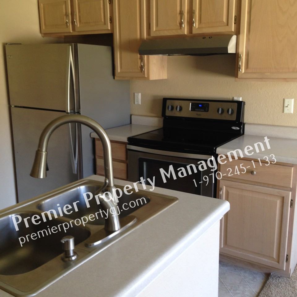 523 S Broadway #E - Photo 3 of 15