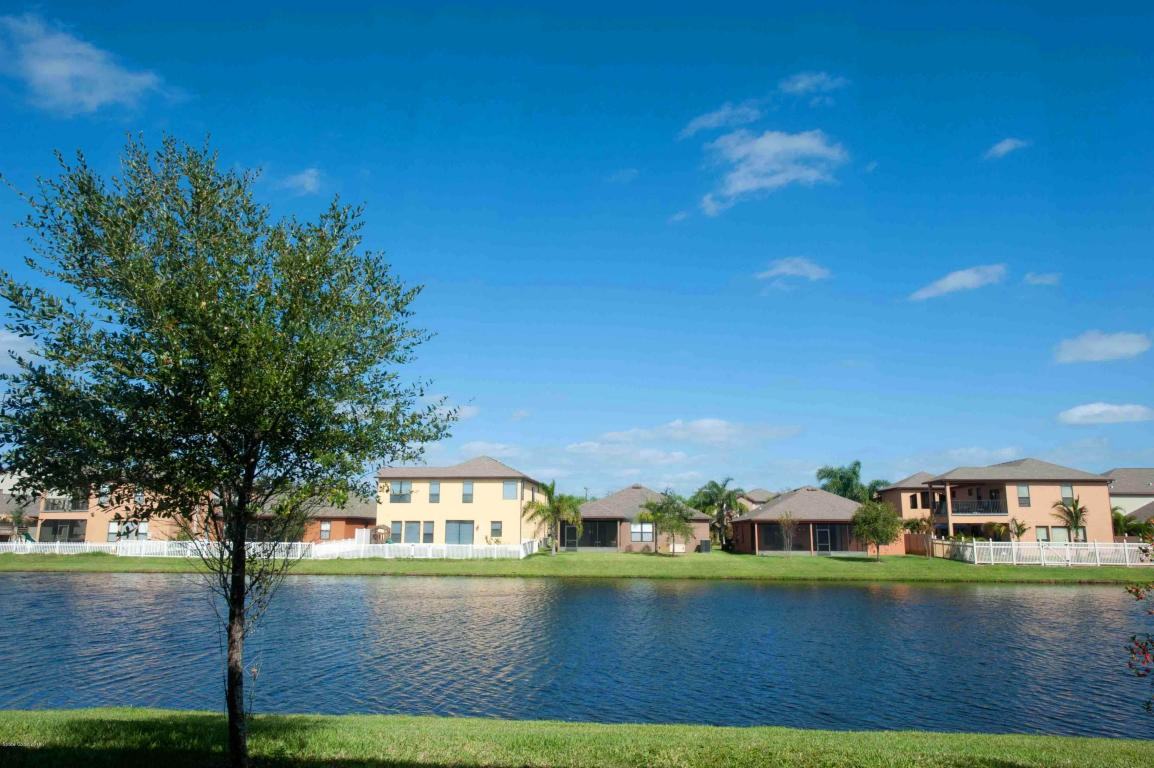 3053 Glenridge Cir - Photo 3 of 18