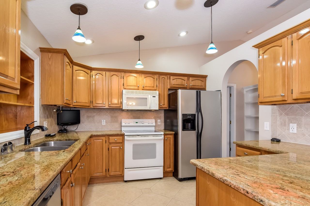 3633 Greatwood Ct - Photo 3 of 14