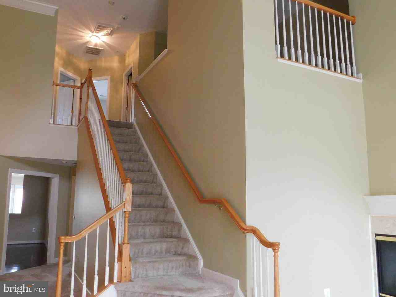 321 Hamlet Cir - Photo 3 of 26